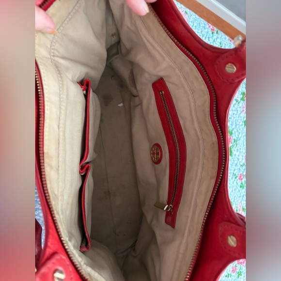 Classic Tory Burch Leather Bombe Tote - Picture 4 of 6